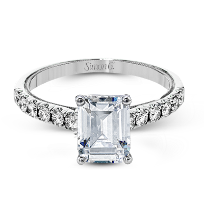 Engagement Ring in 18k Gold with Diamonds